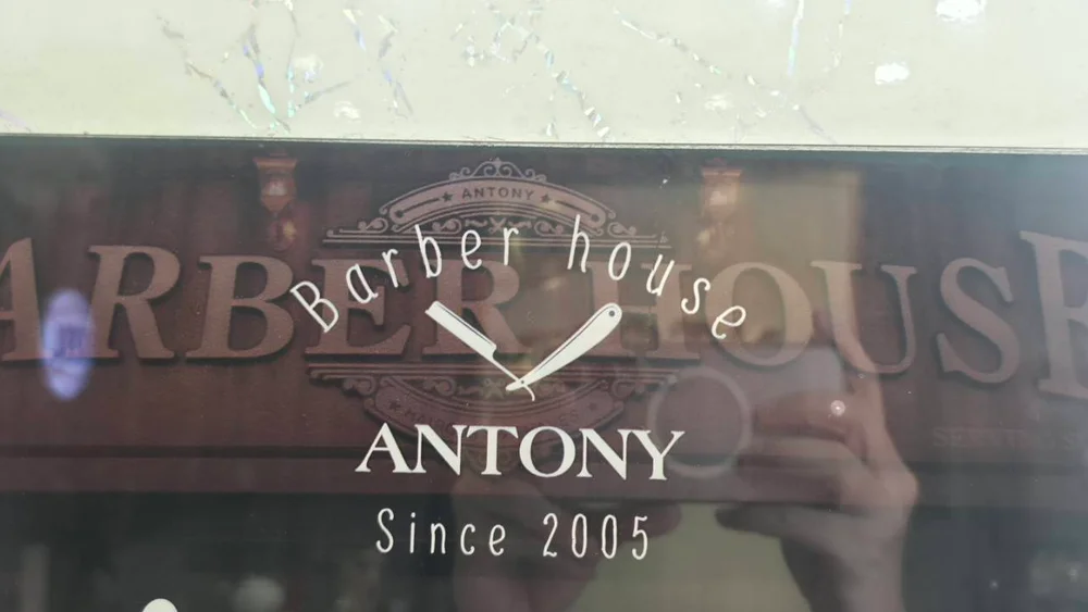 Logo Antony Barber House Since 2005 tại tiệm